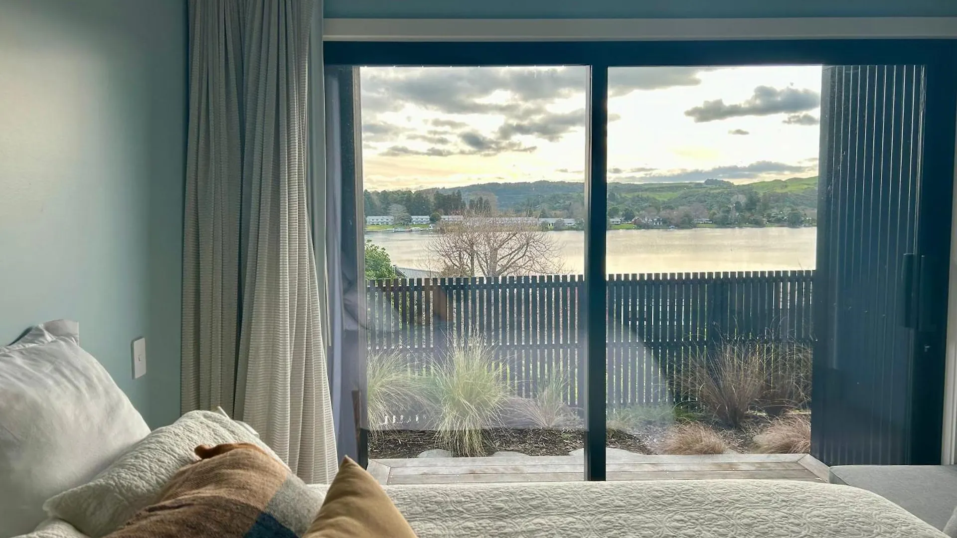 Lakefront Living - Lake Rotoiti Holiday Home Rotorua 0*,  Neuseeland