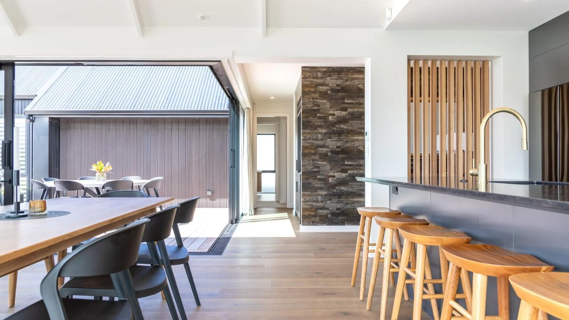 Lakefront Living - Lake Rotoiti Holiday Home Rotorua