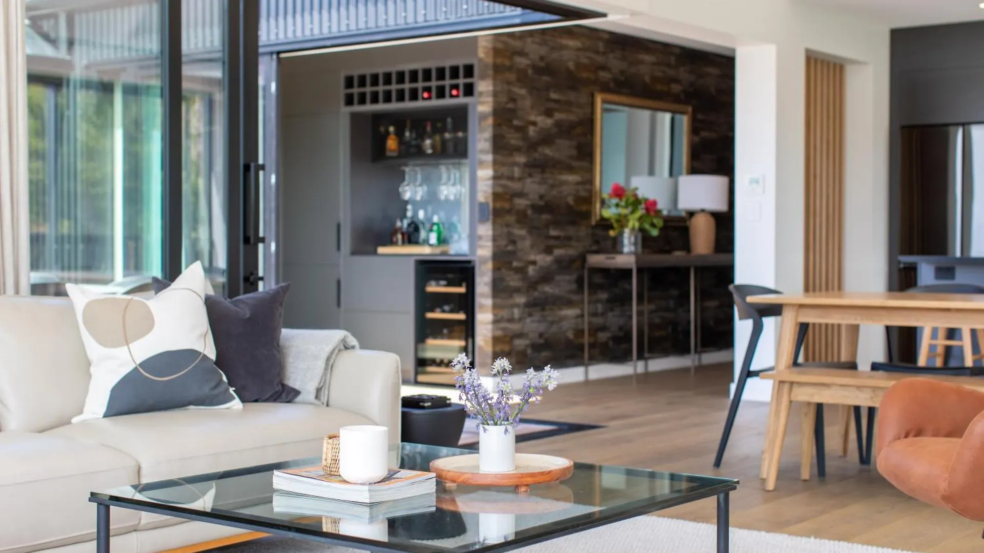 Lakefront Living - Lake Rotoiti Holiday Home Rotorua