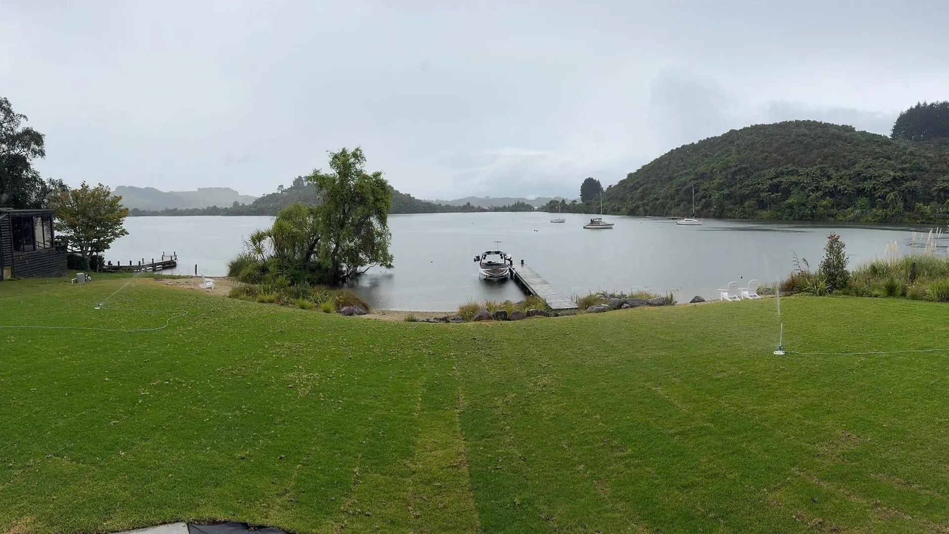 Lakefront Living - Lake Rotoiti Holiday Home Rotorua