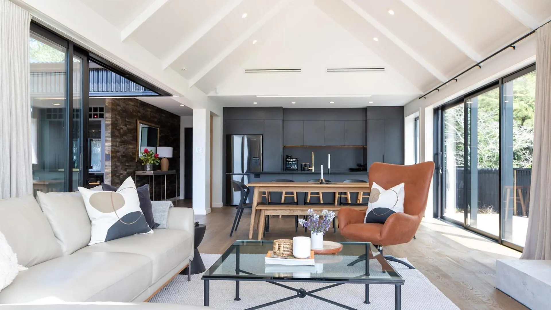 Lakefront Living - Lake Rotoiti Holiday Home Rotorua New Zealand